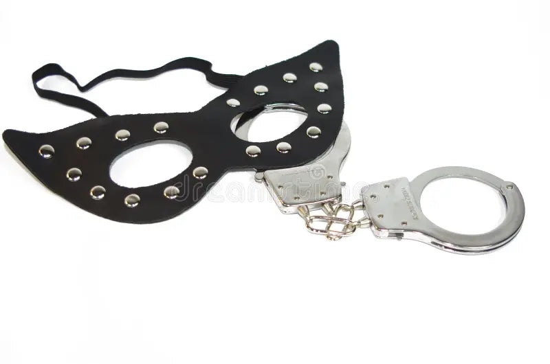 Masques et menottes